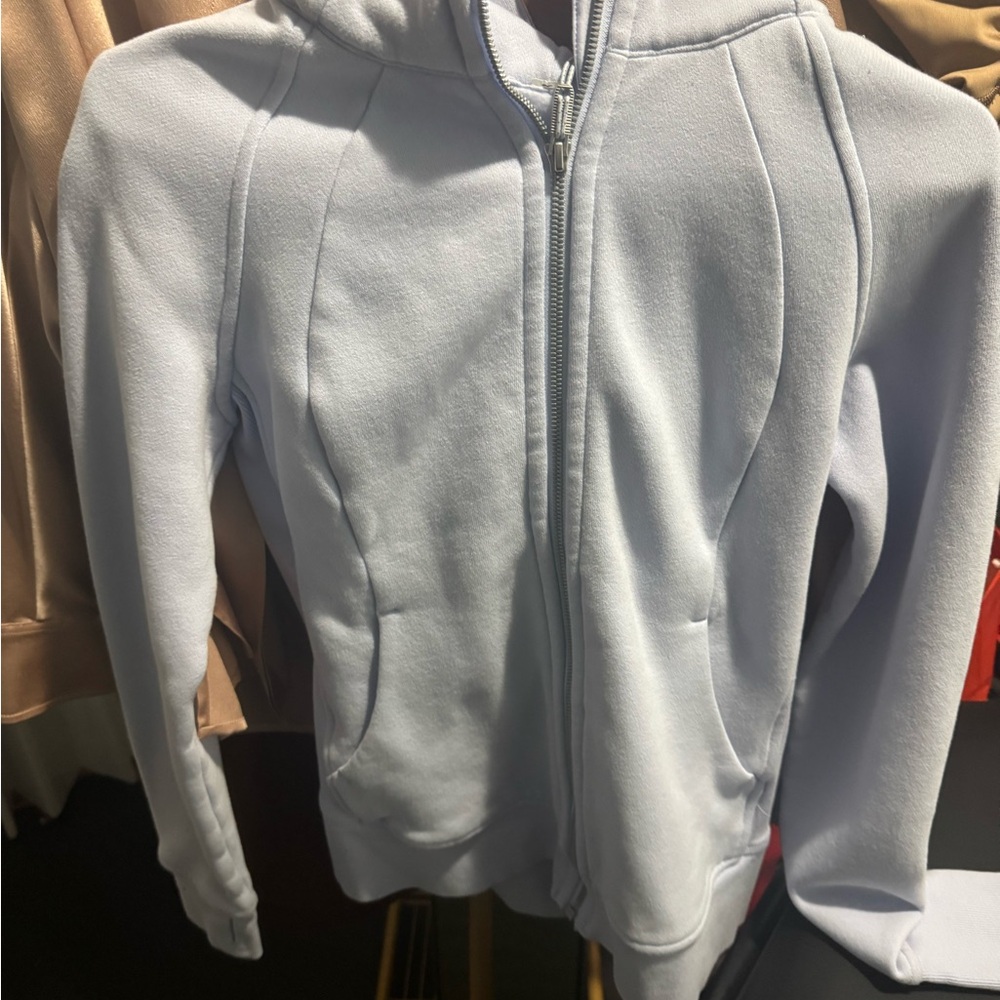 Lululemon Scuba Full-Zip Hoodie
Colour Pastel Blue size 6